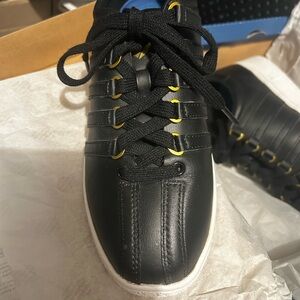 “Send Ur Price?” Almost New Black “K SWISS” White Sole🥰